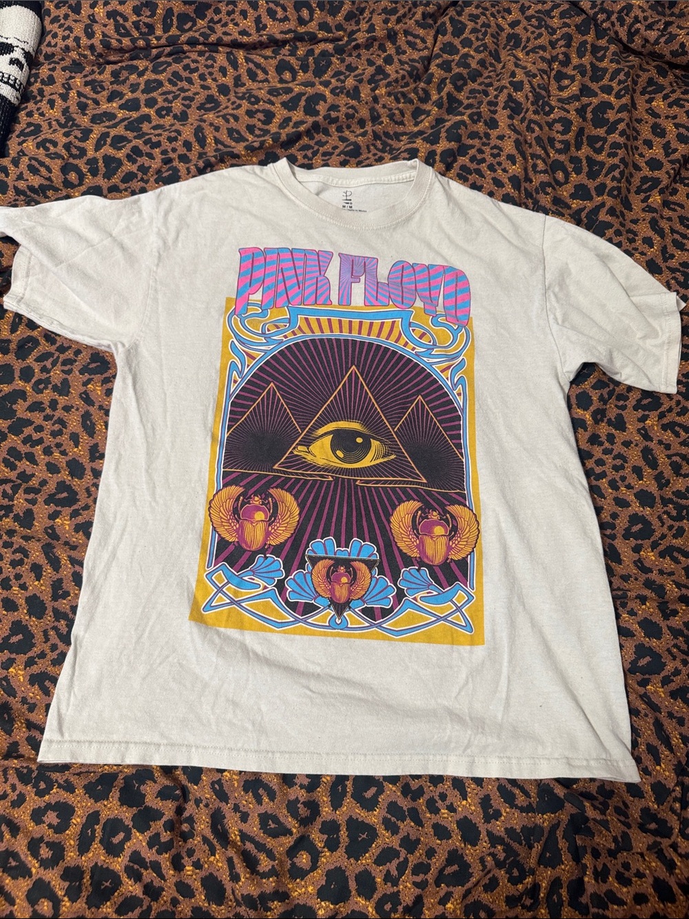 Medium Pink Floyd tee